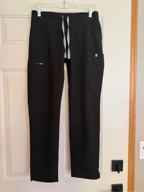 Figs Yola black skinny/slim scrub pant. TW200P. Size XS/P
